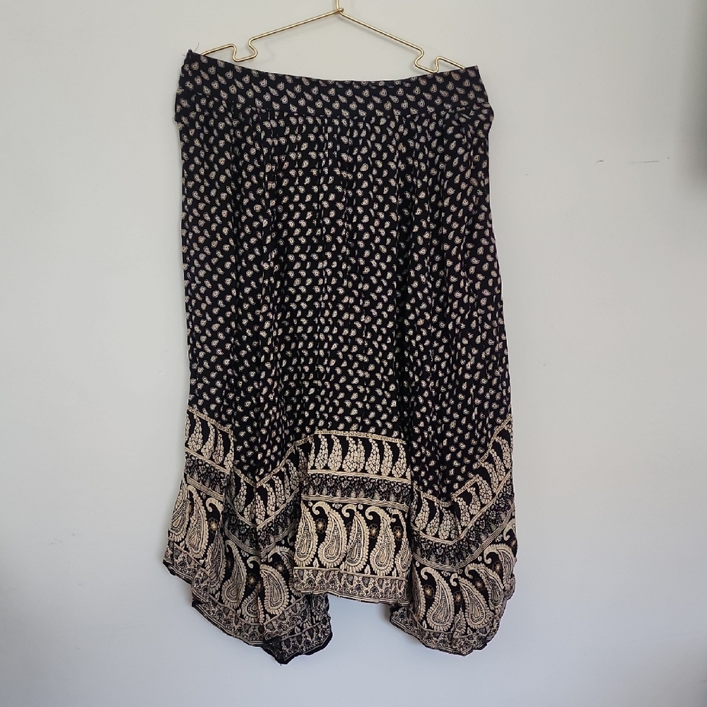 American Eagle Outfitters Black and Cream Asymmetrical Skirt